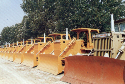 产品整装待发。自1984年对销售实验了承包责任制，，，调动了职工的起劲性，，，增强了责任感，，，从而改变了已往等、、靠、、要的被动时势。