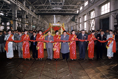 js4399金沙线(集团)有限公司股份公司举行js4399金沙线(集团)有限公司牌TY220推土机5000台下线庆典活动。