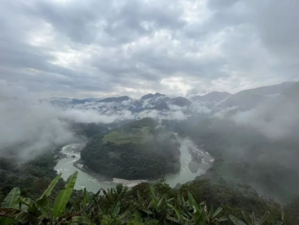 46869a69f2764fb78a99d2c5bf265813